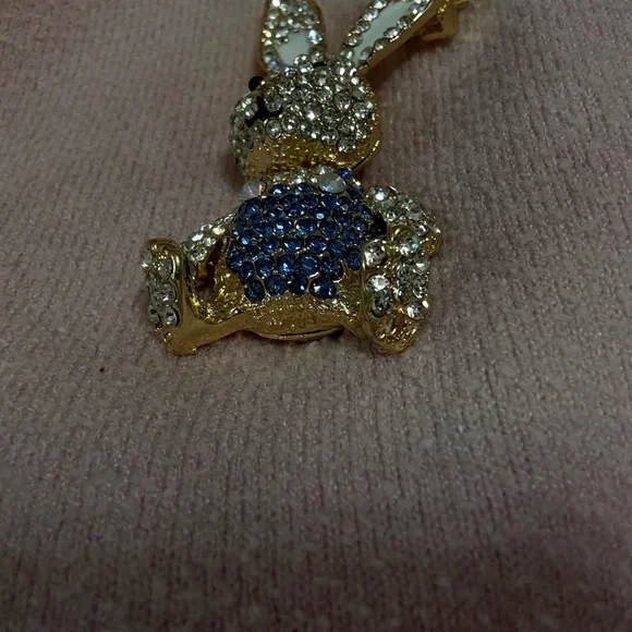 Sparkling Crystal Bunny Brooch with movable head and arms - Picture 12 of 15